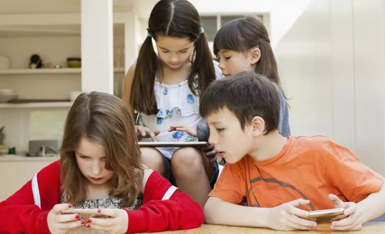 初三孩子沉迷手机厌学怎么办,高中孩子迷恋手机成绩下降怎么办