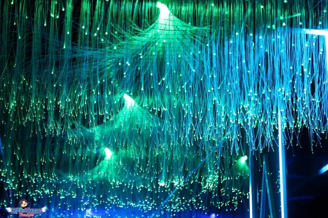 沈阳这家全自助的黑科技夜店风KTV，有机器人小妹可撩