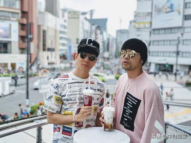 周杰伦请林俊杰喝奶茶什么牌子,林俊杰和周杰伦奶茶