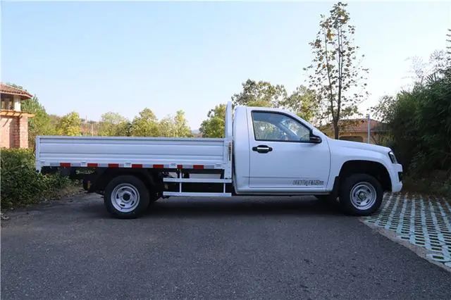 骐铃t100柴油皮卡车,骐铃T100和大迈X5对比