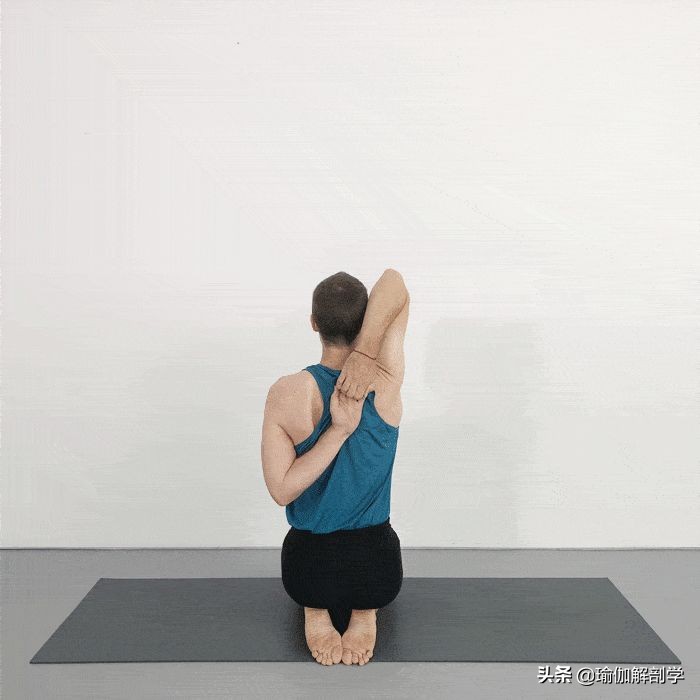 瑜伽肩颈理疗私教,肩颈酸疼修复瑜伽私教手法