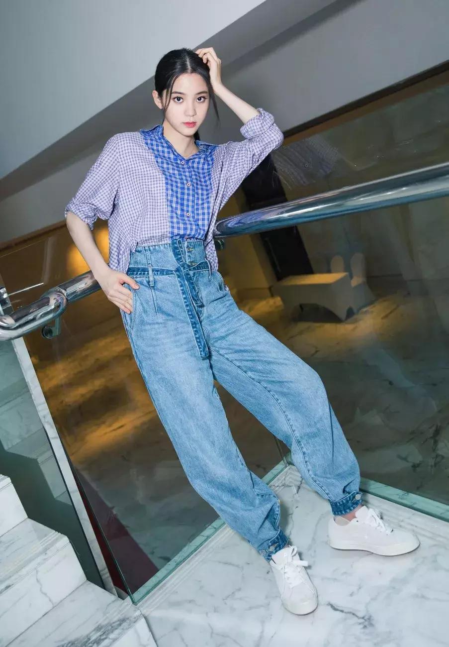 刘雯格纹,刘雯穿格纹衫好看吗