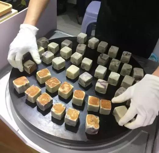 我在2018年的网红美食堆里，精挑出了这23家火爆的店给你！