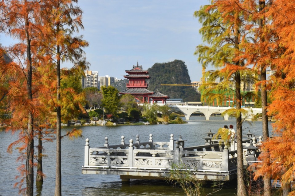 从桂林到阳朔游漓江,桂林竹筏游漓江价格