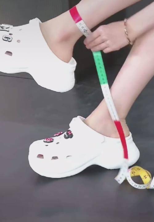 杨幂手围是多少,杨幂手围13cm