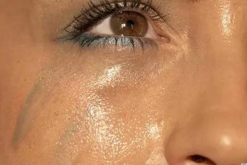 夏天底妆如何不卡粉脱妆,特别脱妆适合什么底妆