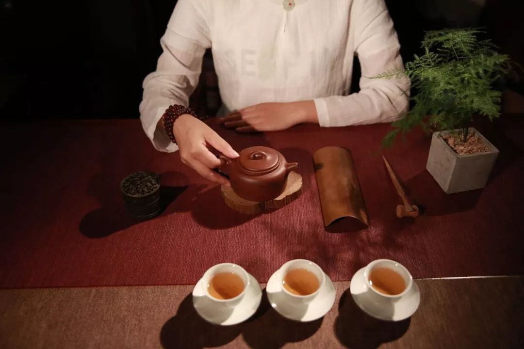 紫砂壶突然就裂了什么原因,紫砂壶细微裂纹是怎么引起的