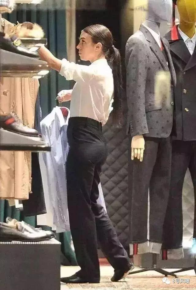 她们还在名媛群拼单，这位柜姐已经收服了世界顶级海王