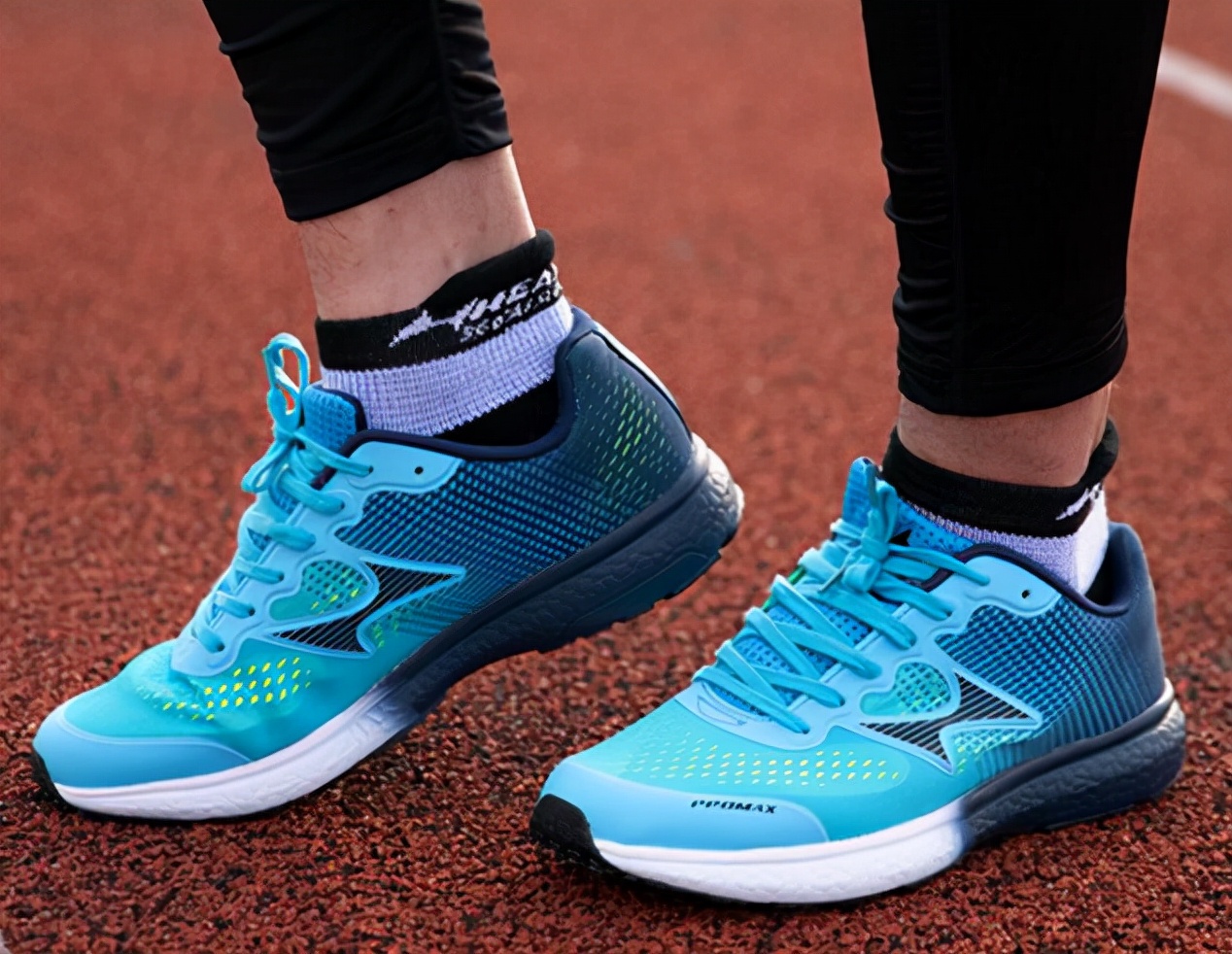 亚瑟士跑鞋和国产跑鞋,耐克跑鞋和国产跑鞋