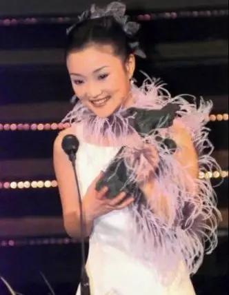 浠庡奖鍚庡埌缃戠孩鐨勬潕灏忕拹,鏉庡皬鐠愪粠褰卞悗鍙樻垚缃戠孩