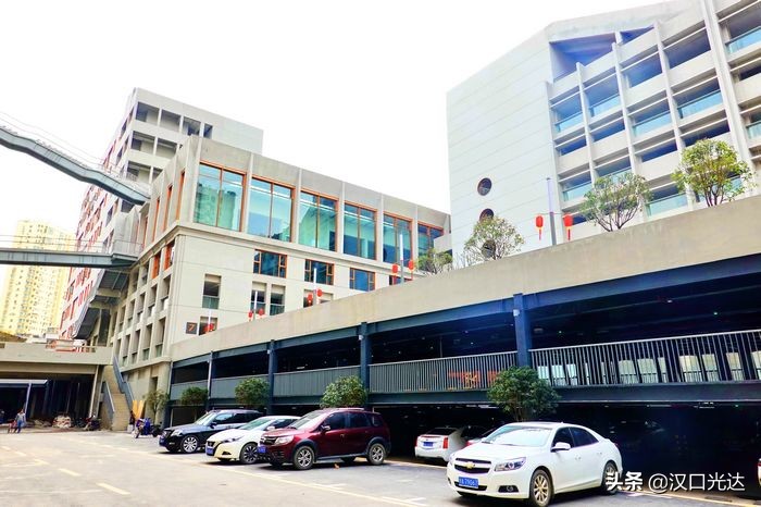 闹市中又一处年轻人文创新乐园——“大智*界无**·空中小镇”