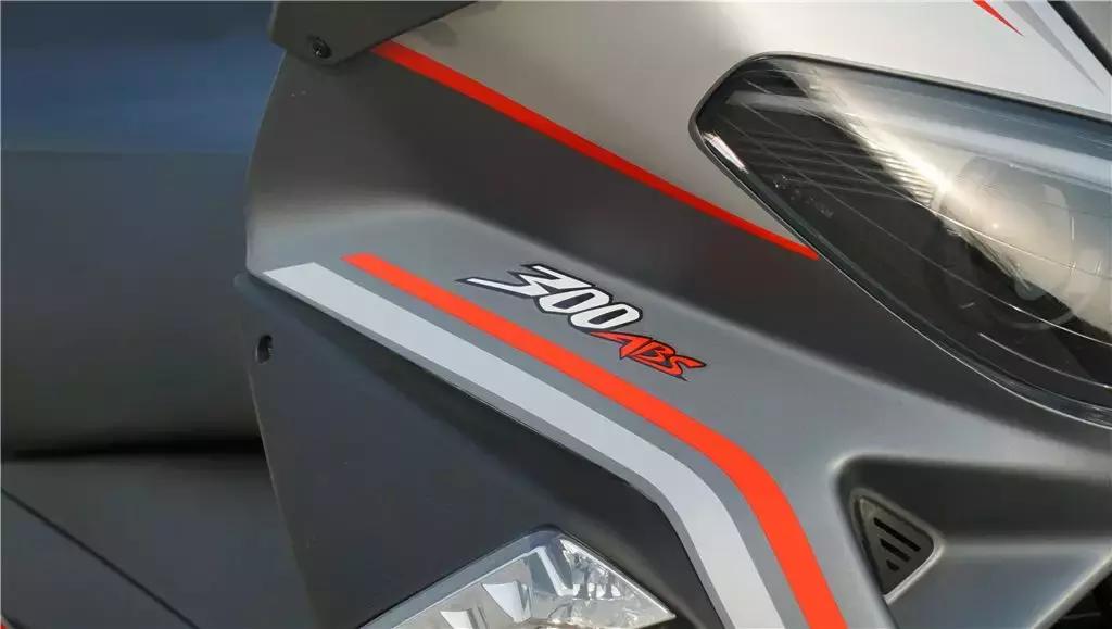 鍜宻rmax300鍚岀骇鐨勮溅,srmax300楠戣鎰熷彈