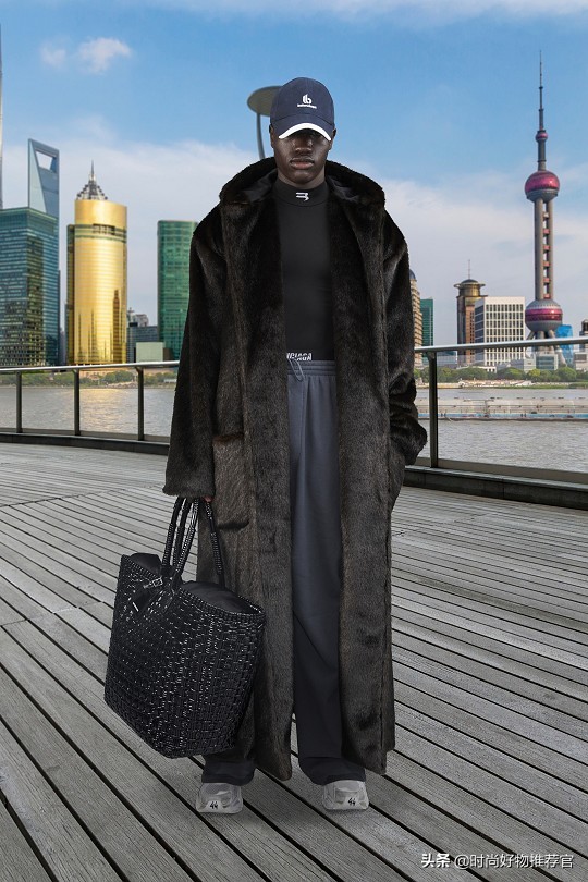 balenciaga2023早春包,balenciaga黑色斜挎包