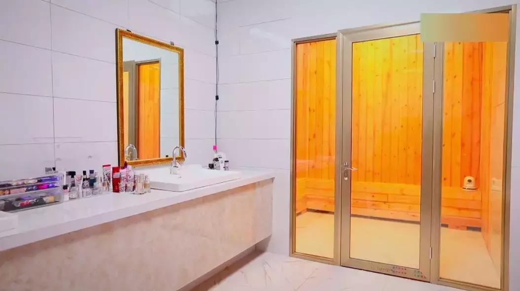 比王思聪更有钱的富二代,比王思聪有钱的富二代王子