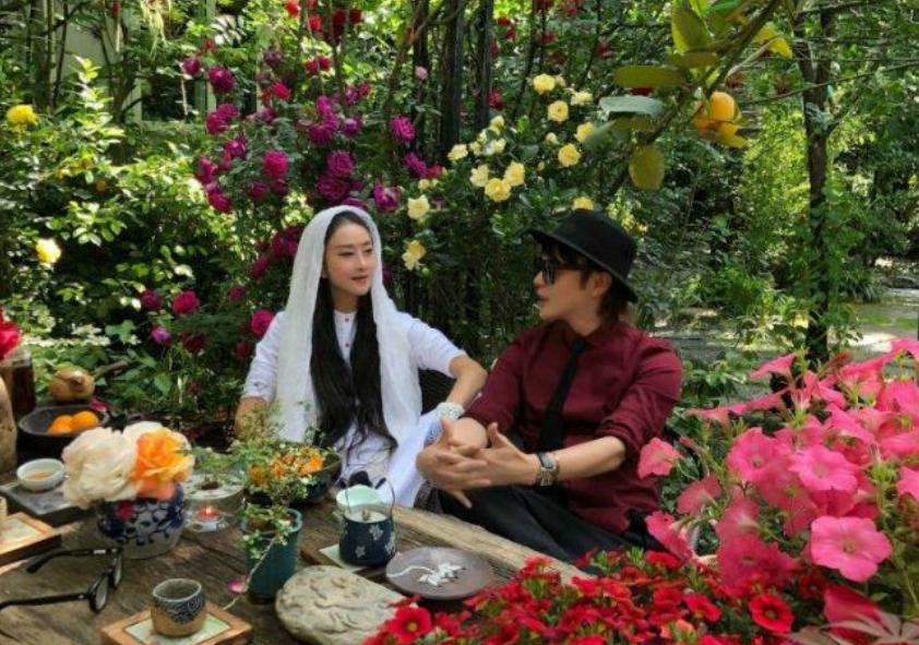 杨丽萍的太阳宫，以前淡季一晚4000元，如今参观要100元买杯咖啡