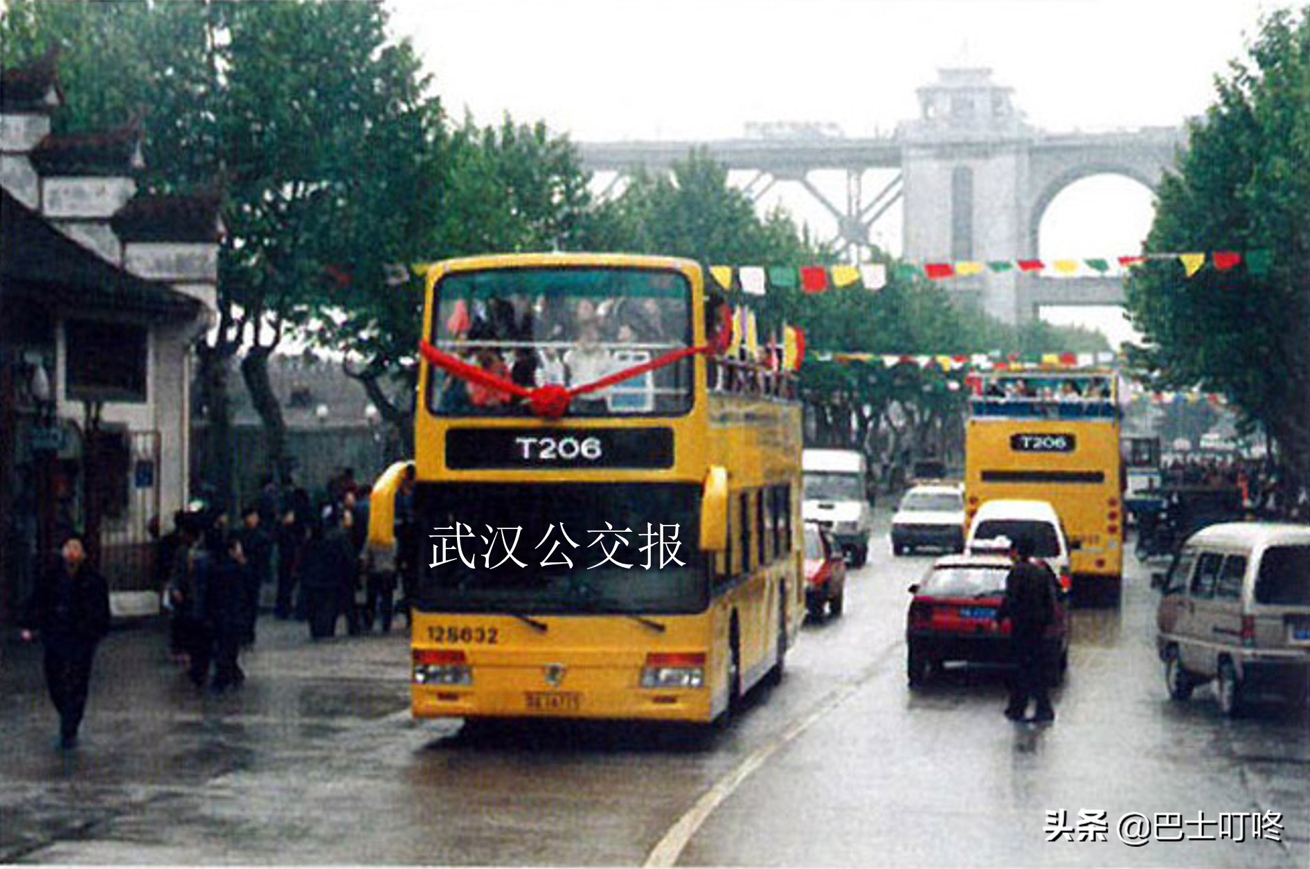 武汉双层巴士历史,武汉大批量购买双层巴士