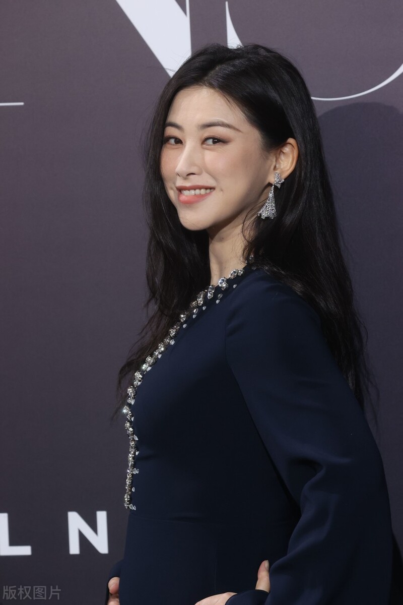 朱珠的放*情纵**史，与世界顶级富豪擦肩而过，靠美貌征服了5个男人