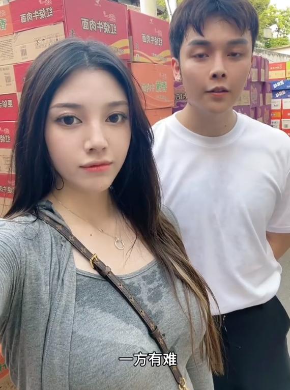 小猪先生晒豪车方向盘，兜儿却在分享孩子胎动，太讽刺