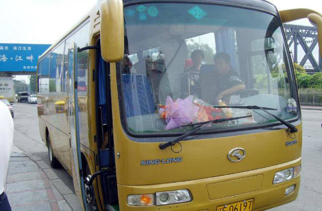 走进朝鲜看朝鲜生活简单安逸,走进朝鲜看看当地百姓的衣着打扮