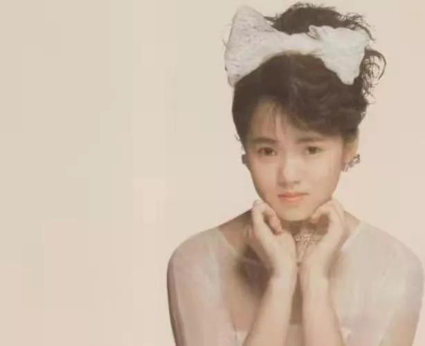 伊能静的坎坷情史：亲手葬送23年感情，离婚后嫁秦昊收获幸福