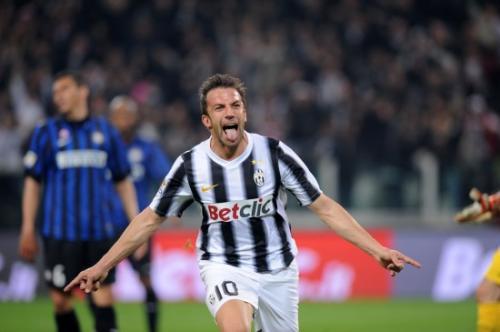 足球十大传奇巨星退役球员,绿茵记忆一代巨星的演出