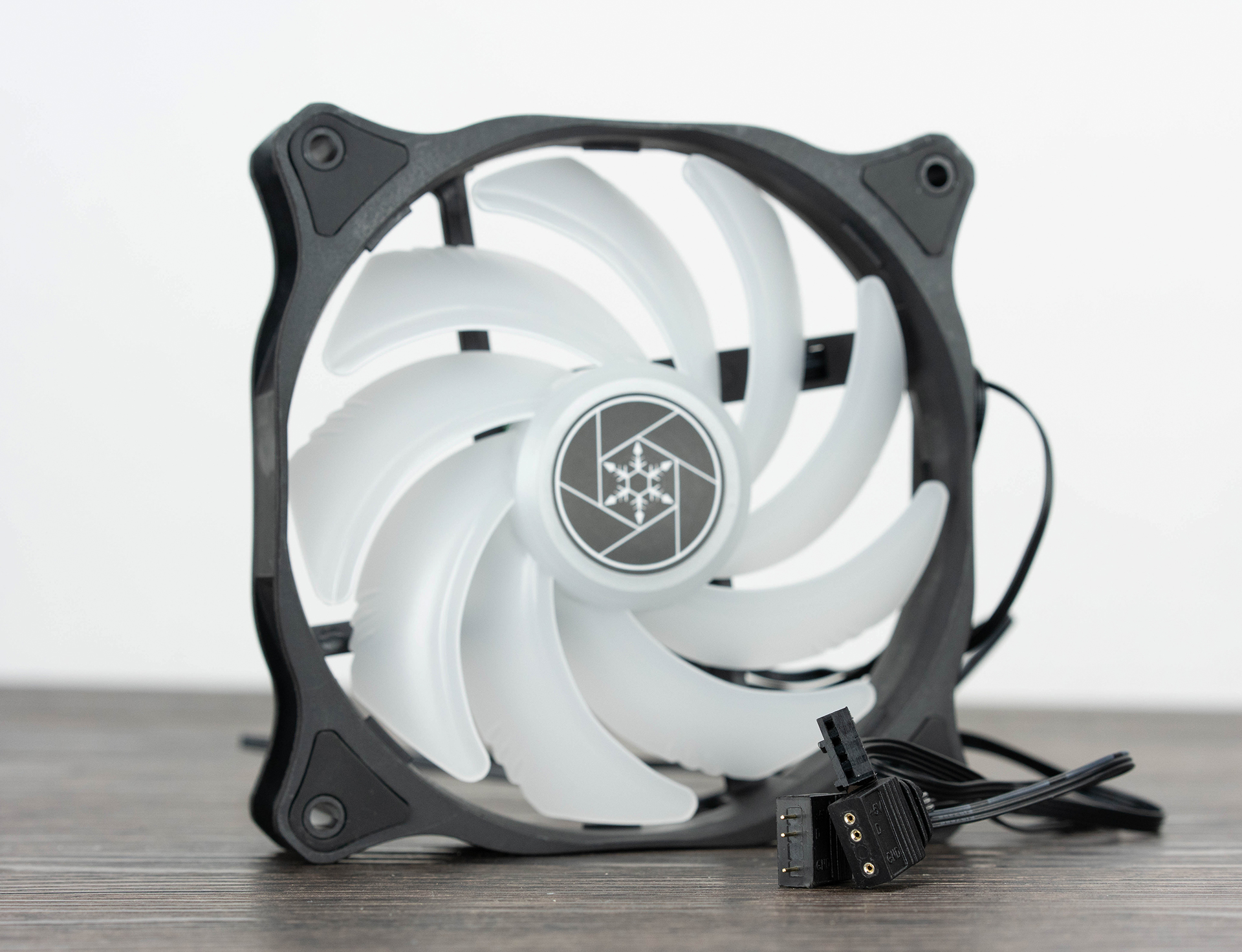 入手十二核旗舰就能爽了？你还缺一个强悍的360水冷