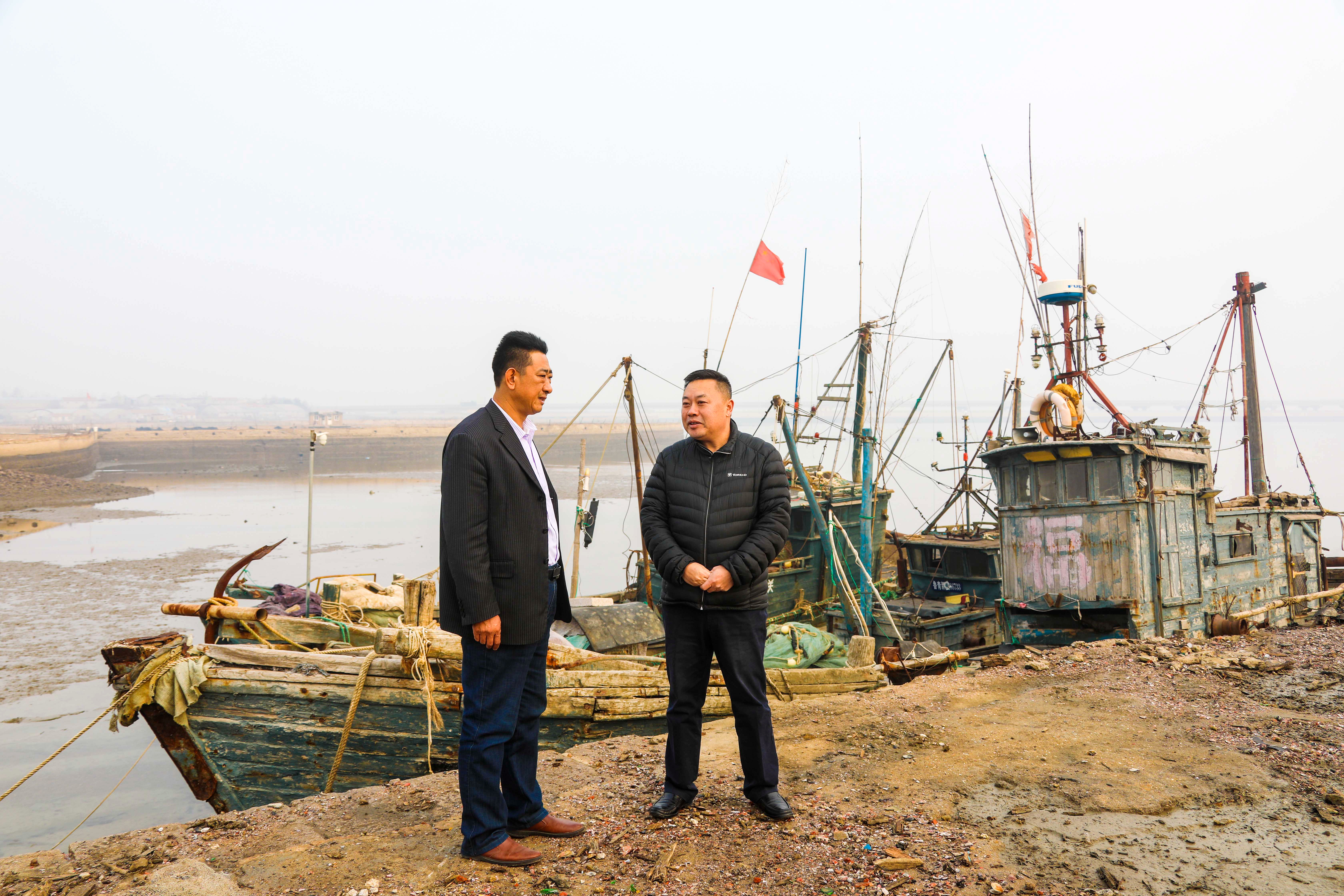 大海蔚蓝簇拥着的贡口村，灵动着纯美，播养海参和剥扇贝别具风情