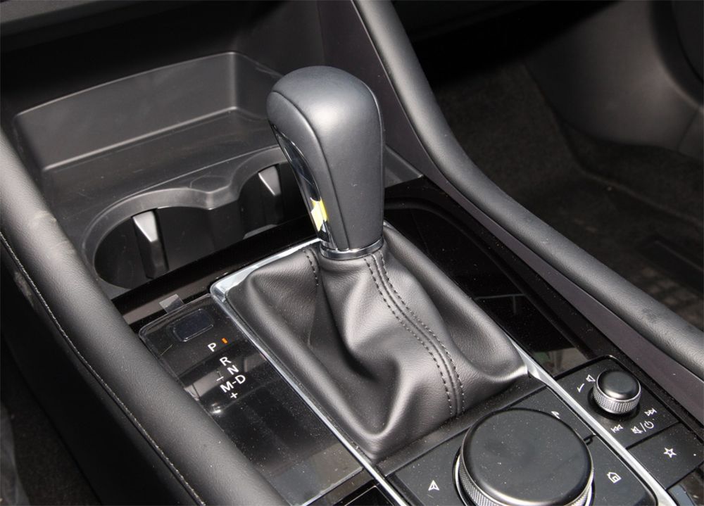 新款马3试驾,新马自达3试驾视频1.5手动挡