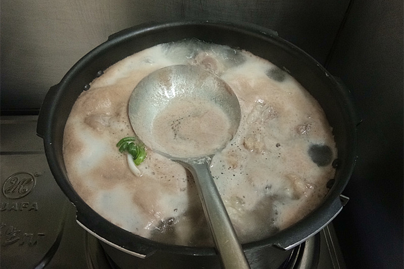 土豆炖牛肉软烂又入味配米饭香,牛肉软烂土豆软糯很下饭的菜