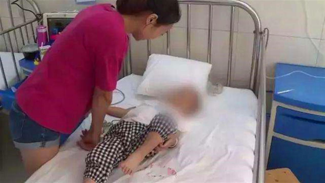 2岁男孩咬碎体温计后误吞水银,男童咬破体温计吞下水银