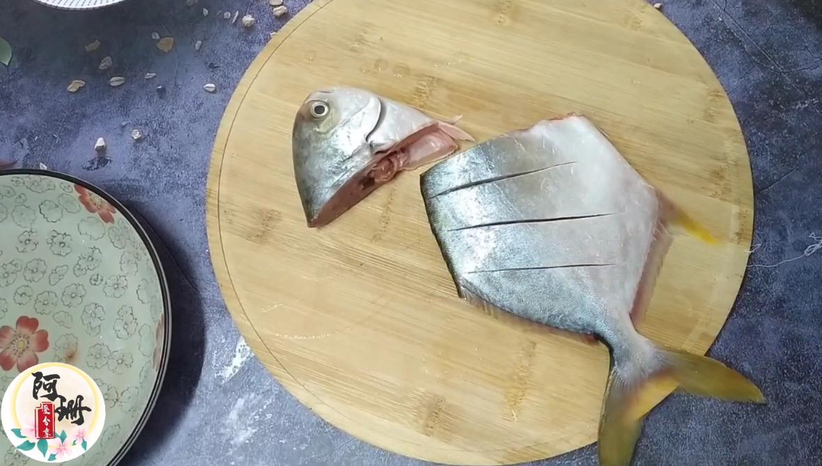 清蒸鲳鱼的正宗做法与配方,鲜嫩美味的清蒸鲳鱼做法