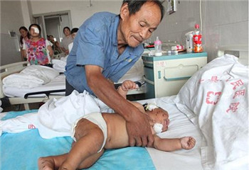 哺乳时宝宝总是咬妈妈,母乳宝宝咬得疼怎么缓解