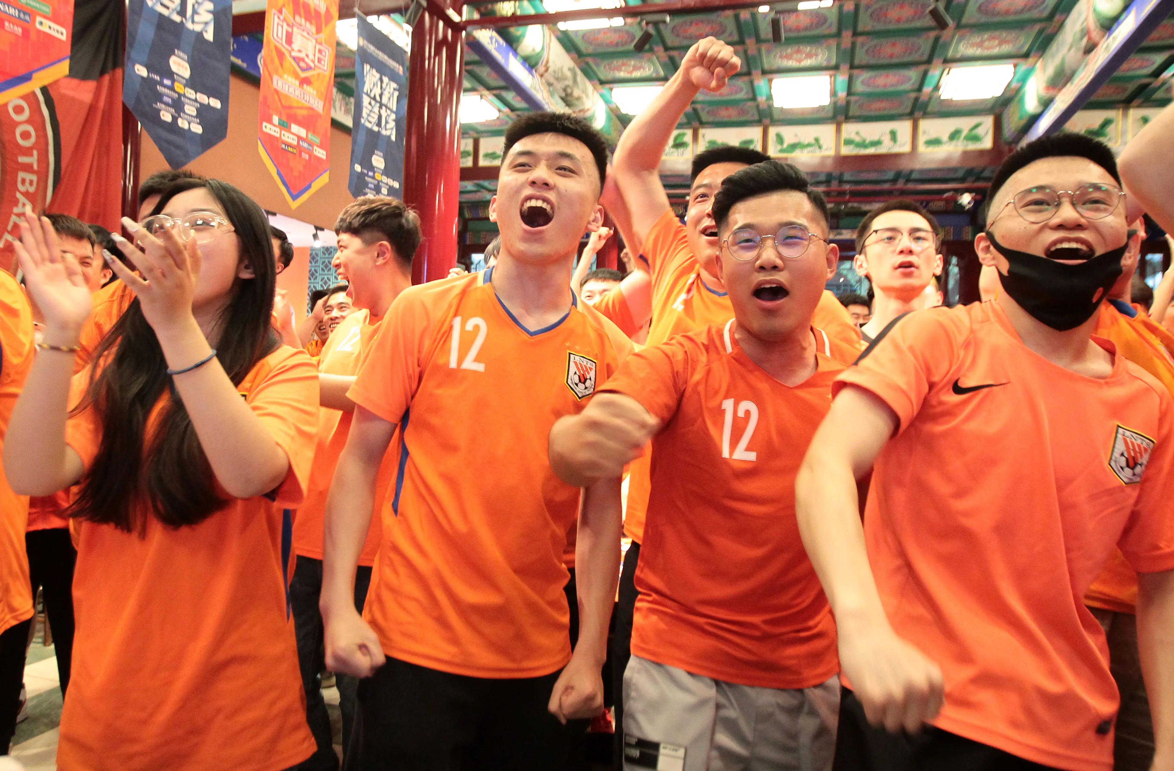 愿岁月可回首且以深情共白头书法,愿岁月可回首携手共白头