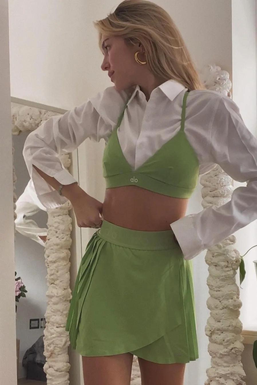 瑜伽服后面的球,瑜伽服后面蝴蝶结