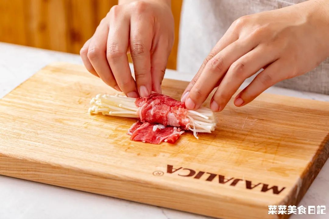 上班族午饭微波炉加热,微波炉解决一日三餐