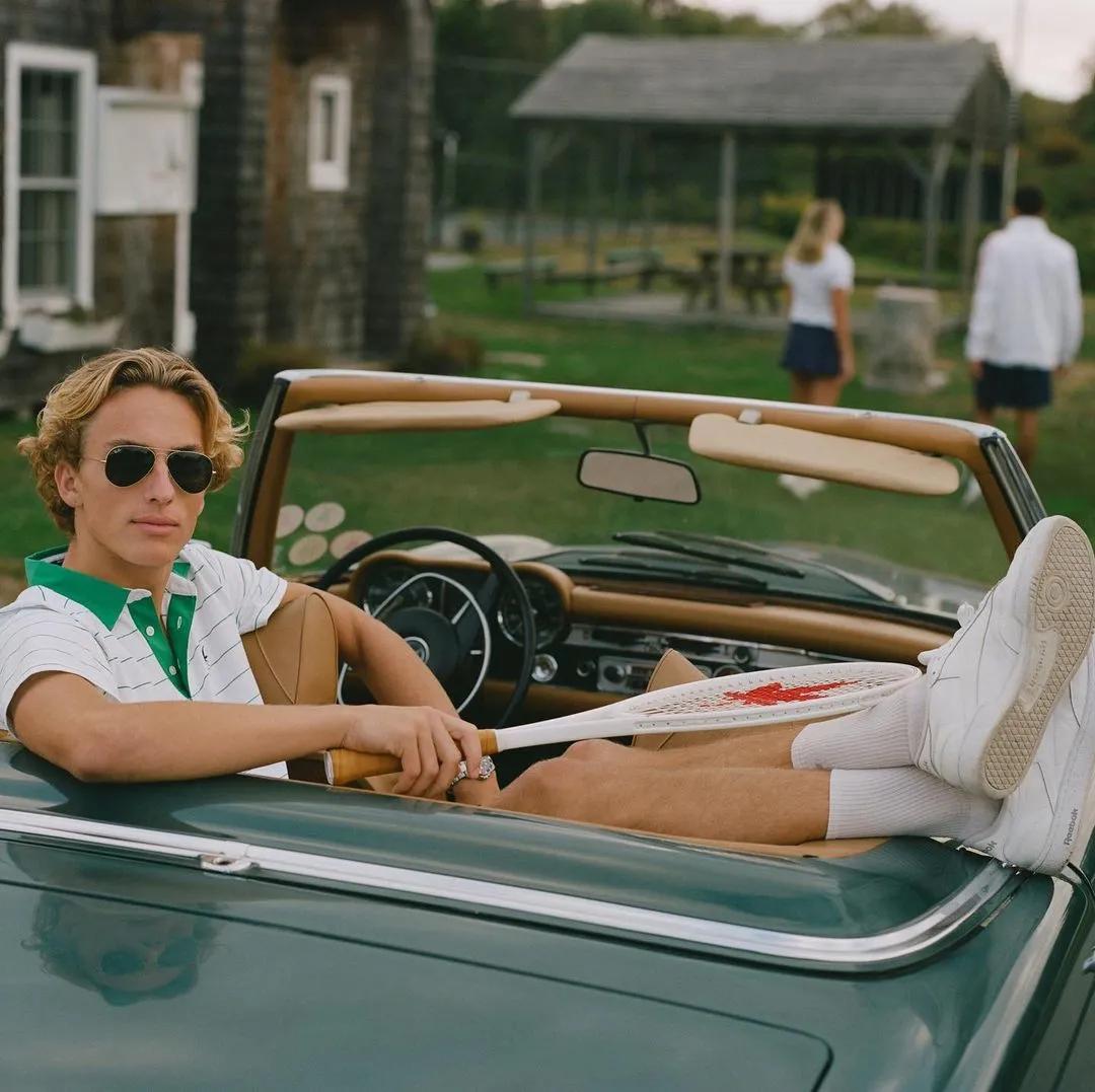 瑜伽服后面的球,瑜伽服后面蝴蝶结