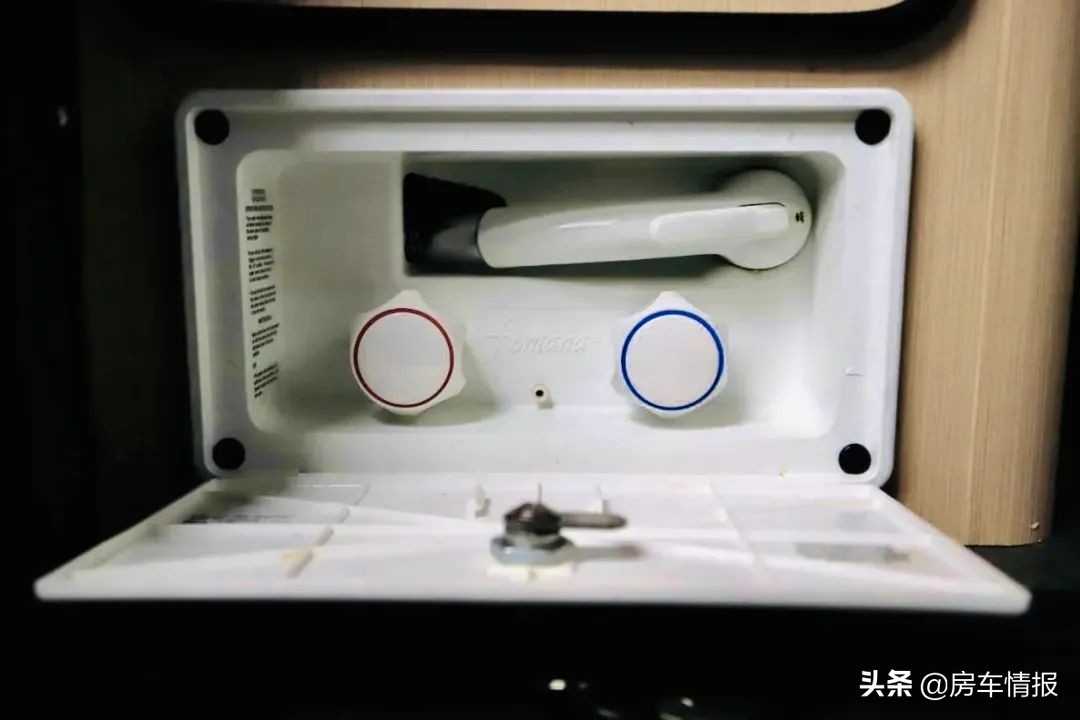 奔驰房车顶级新款,奔驰armadillo越野房车价格