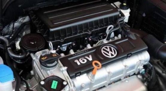 怎么样清洗小车发动机上的灰尘,清洗发动机油污有什么办法