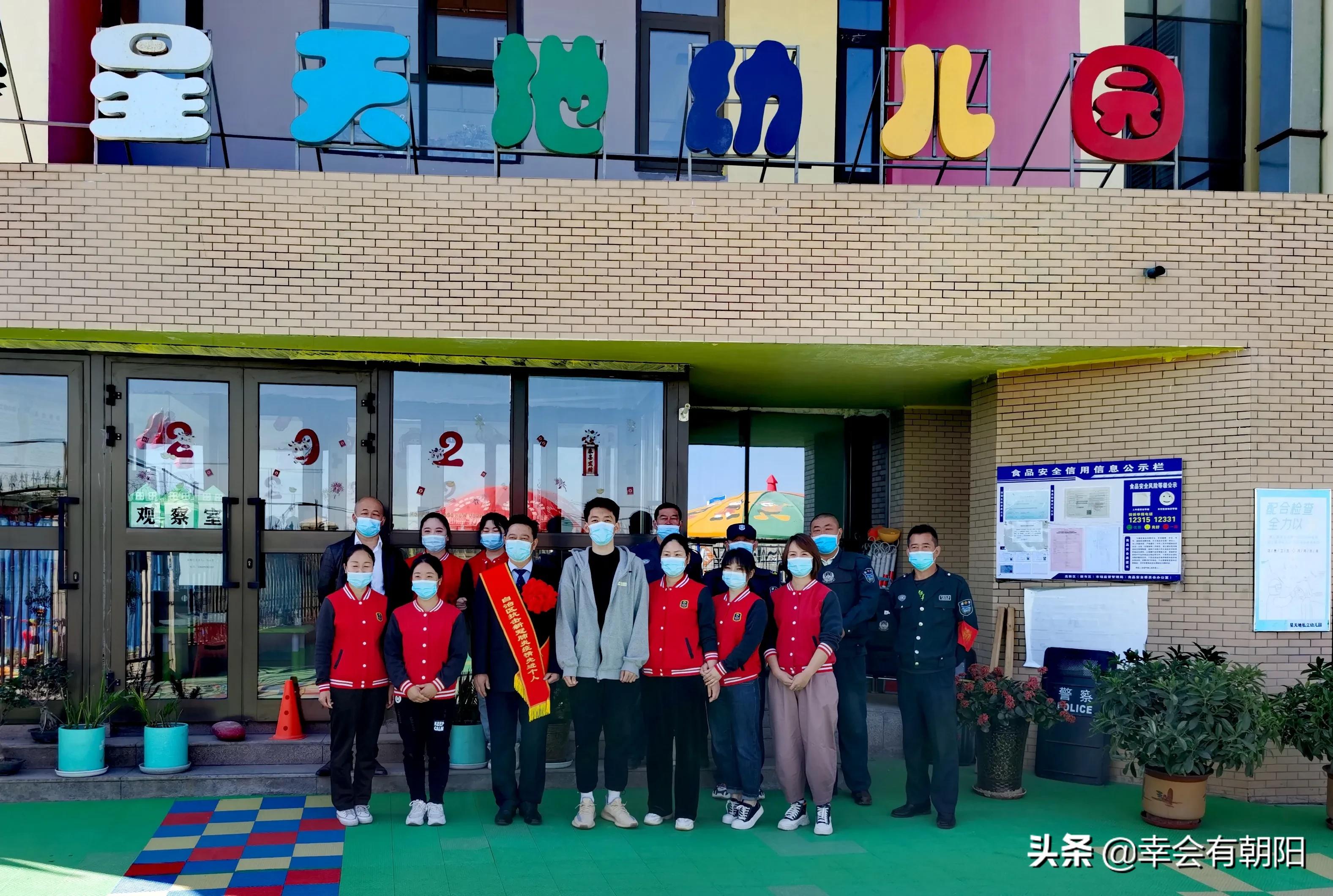 最美志愿者余哲明图片,最美志愿者登录平台