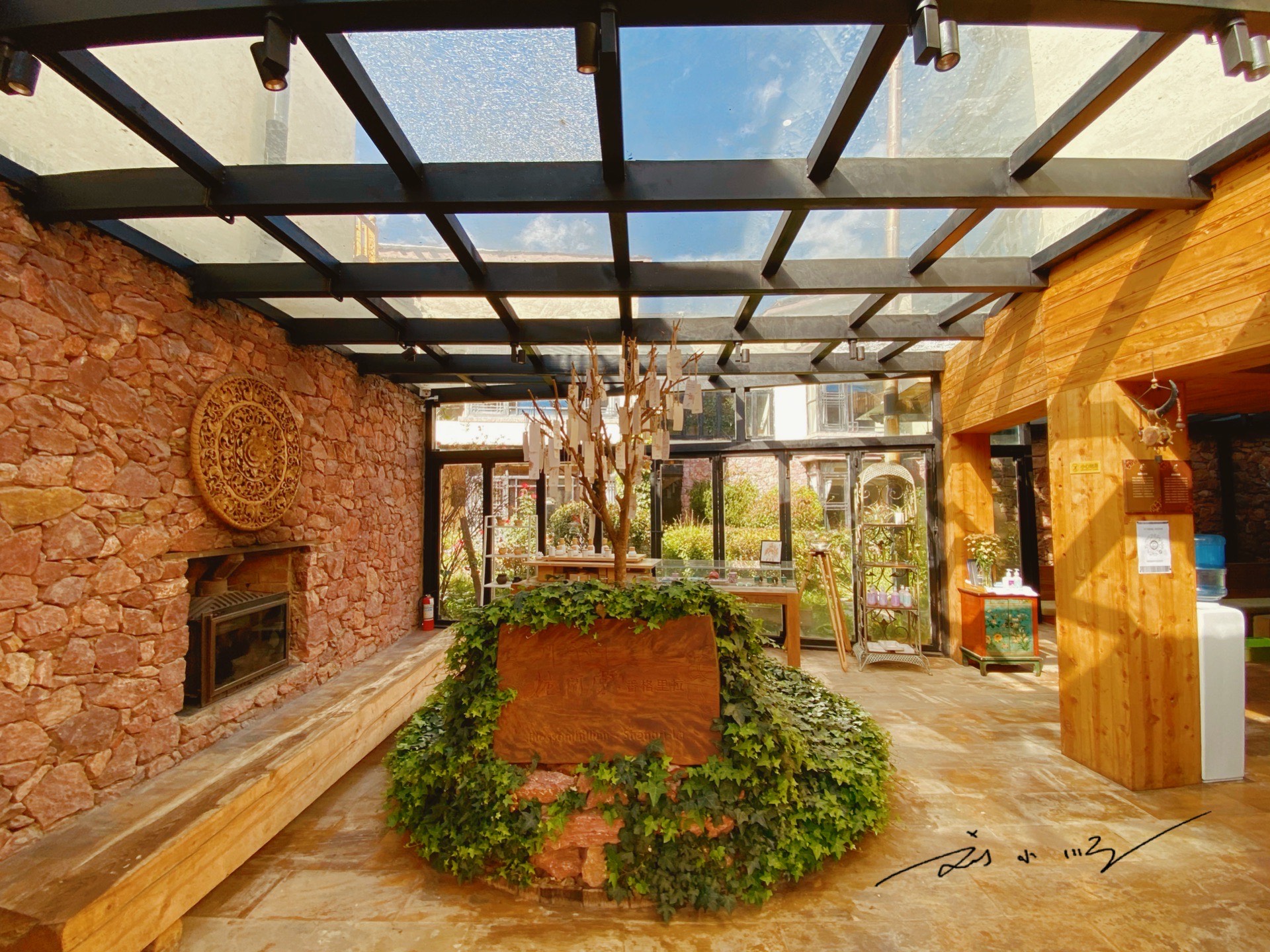 香格里拉看雪山住宿,云南花间堂旅游