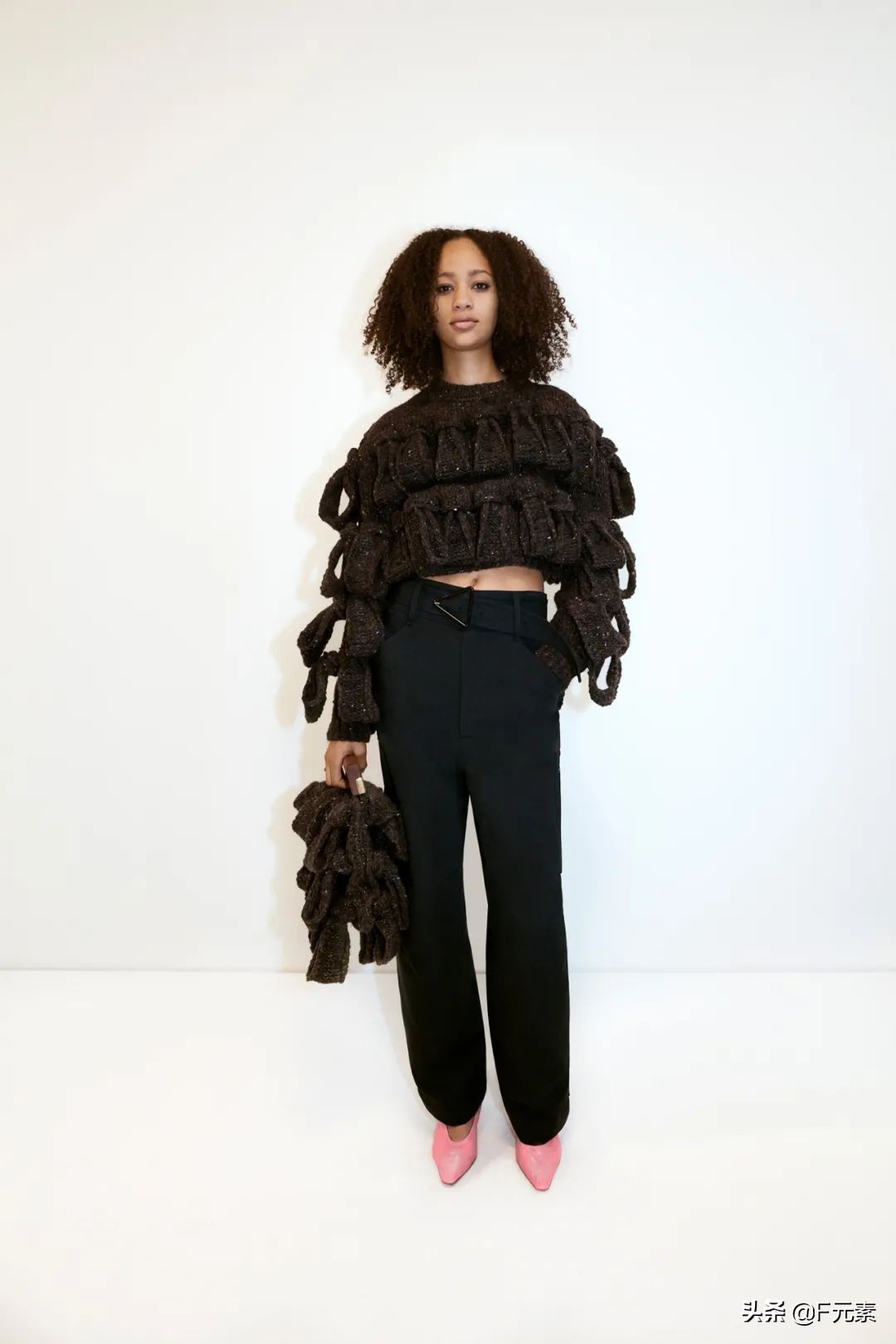 雕刻面料，BV不止有编织：BottegaVeneta2021度假系列