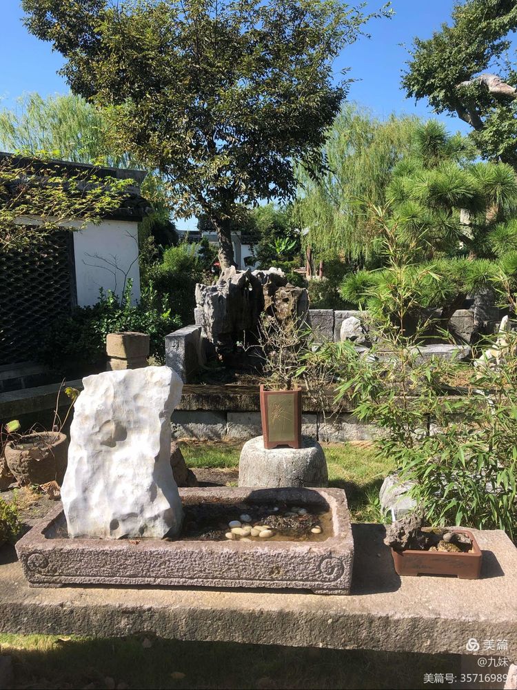 走进风雅石园，位于王店镇聚宝湾景区里