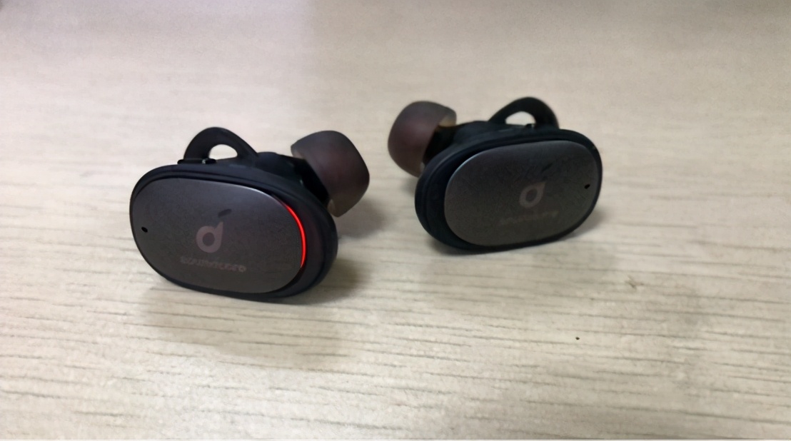 澹伴様libertyair2pro鐪熷亣杈ㄥ埆,澹伴様闄嶅櫔鑸眑ibertyair2pro