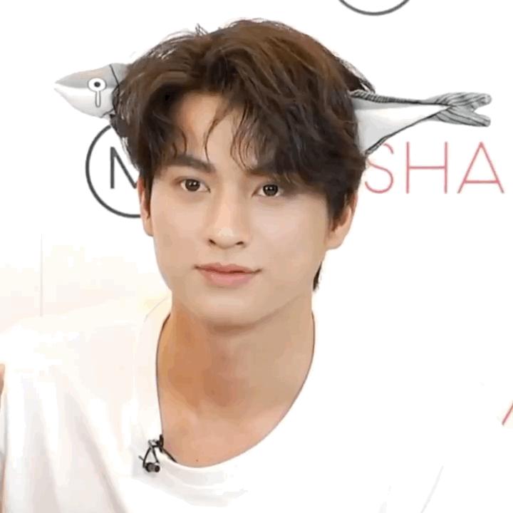 他泰让人一眼万年的外观:妞的鼻尖痣泡芙的笑眼文总的手