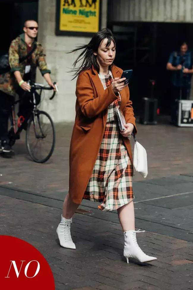 经典大衣的多种时髦穿法,裙摆大衣怎么穿好看