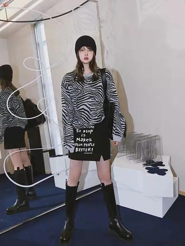 时尚卫衣穿搭技巧,最简单的卫衣穿搭