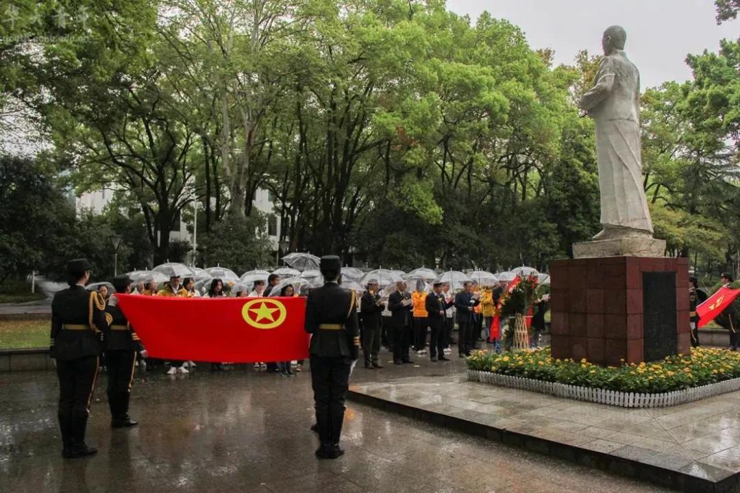 祭扫革命先烈追寻红色足迹,清明祭扫铭记历史追忆革命先烈