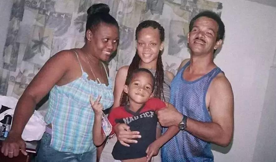 蕾哈娜成为亿万富翁,蕾哈娜登亿万富豪榜