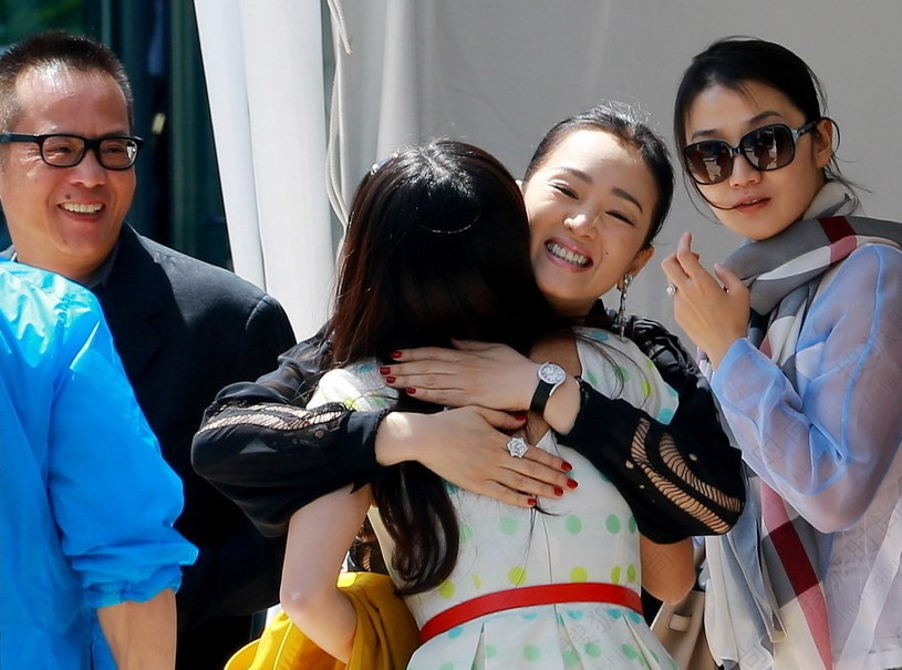 张艺谋长女张末，二嫁外国人后灰溜溜回国，与巩俐达成和解？