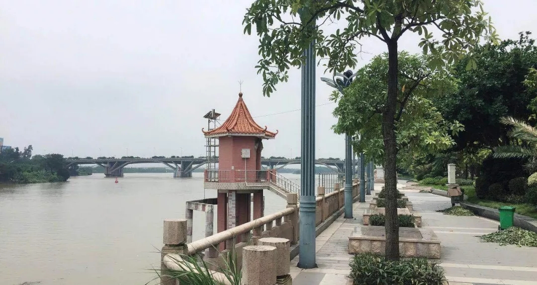 佛山新港码头搬迁新址,佛山港龙滨江楼盘停工了吗